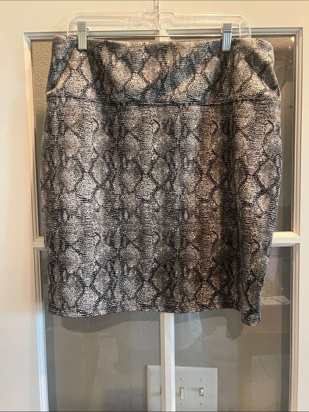 🎯 2/$5 Snake-Print Mini Skirt in Black and Gray Size XL